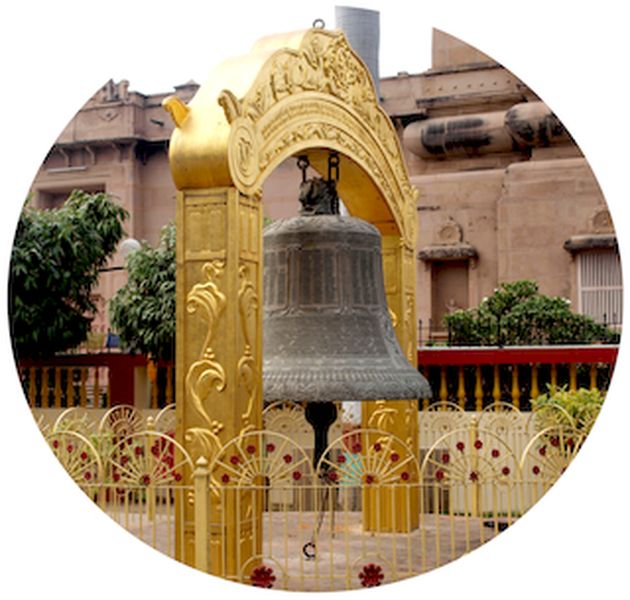 clock bij de tempel ingang, Sarnath, Uttar Pradesh • India
